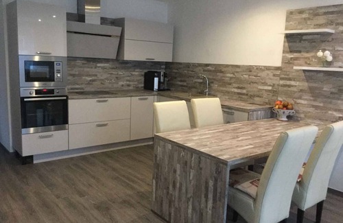 Balatonbereny House | Holiday home with washing machine, dishwasher and oven