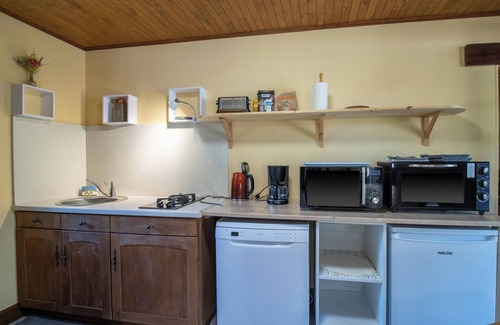 Thonac House | Holiday Home with Jacuzzi, Peaceful Haven in the Heart of Nature