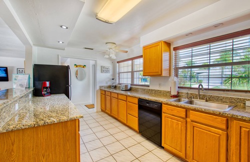 Caloosahatchee House | Holiday home with large heated pool - south exposure