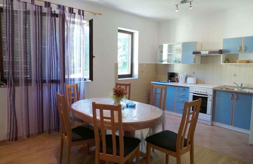 Opric House | Holiday home with panoramic views and large terrace