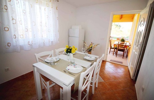 Fuskulin House | Holiday home with terrace and barbecue