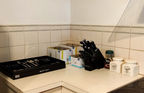 Pooraka House | Holiday Home within walking distance from UniSA & Mawson Lakes Business Hub.