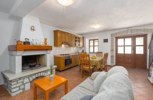 Korenici House | Holiday Homes Ana & Maria - Family Home Maria