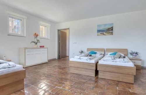 Jadreski House | Holiday house Jadreski for 1 - 18 persons with 6 bedrooms - Holiday house