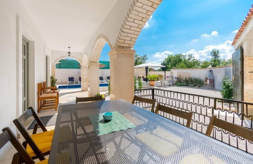 Tinjan House | Holiday house Kringa for 1 - 8 persons with 4 bedrooms - Twin house