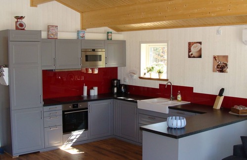 Hultsfred House | Holiday house NERBJÄRKEN, quiet location, 150m from the lake, bathing jetty, boat, hot tub.