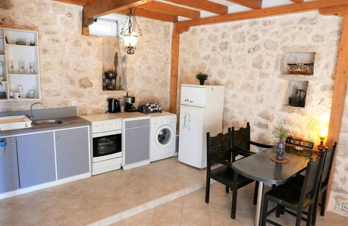 Fternon House | Holiday house w/sea view, garden, bbq and parking! Ideal for families up to 6!