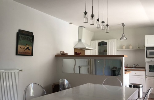 Mondragon House | Holiday house with quiet pool in the countryside