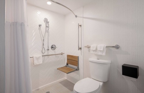 Downtown Winnipeg Hotel | Holiday Inn and Suites Winnipeg Downtown by IHG