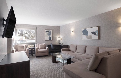 Calgary Hotel | Holiday Inn Calgary-Airport by IHG