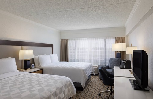 Clark Hotel | Holiday Inn Clark - Newark Area by IHG