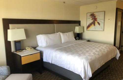 Clark Hotel | Holiday Inn Clark - Newark by IHG
