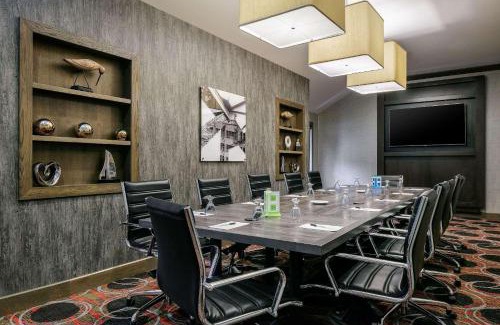 Coralville Hotel | Holiday Inn Coralville - Iowa City by IHG
