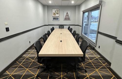Detroit Lakes Hotel | Holiday Inn Detroit Lakes by IHG