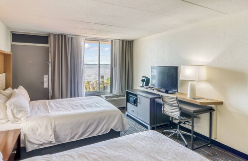 Detroit Lakes Hotel | Holiday Inn Detroit Lakes by IHG