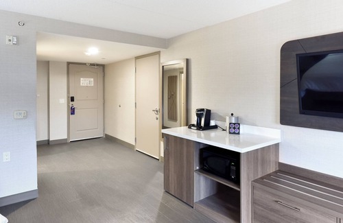 Township of Woolwich Hotel | Holiday Inn Express Hotel & Suites Waterloo - St Jacobs by IHG