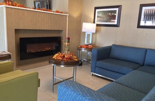 Arlington Heights Hotel | Holiday Inn Express Chicago NW - Arlington Heights by IHG