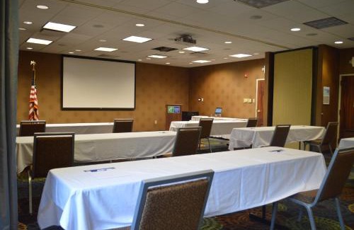 South Hills Hotel | Holiday Inn Express Hotel & Suites Pittsburgh Airport by IHG