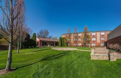 Fairlawn Hotel | Holiday Inn Express - Akron NW - Fairlawn by IHG
