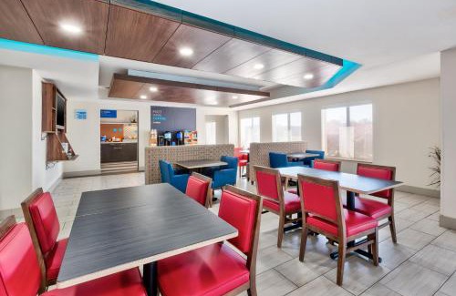 Three Rivers Hotel | Holiday Inn Express and Suites Three Rivers by IHG