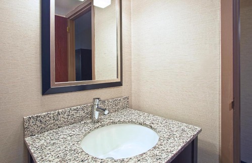 West Mifflin Hotel | Holiday Inn Express and Suites Pittsburgh West Mifflin by IHG