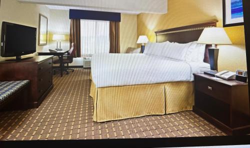 East Texas Hotel | Holiday Inn Express and Suites Allentown West by IHG
