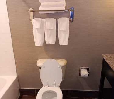 Derrick City Hotel | Holiday Inn Express and Suites - Bradford by IHG