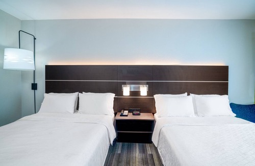 Winona Hotel | Holiday Inn Express and Suites Winona North by IHG