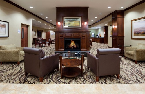 Mason City Hotel | Holiday Inn Express and Suites Mason City by IHG