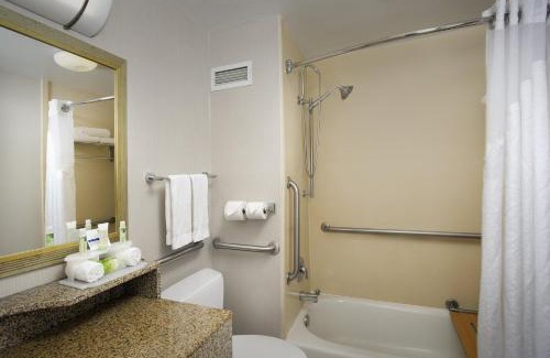 Downtown Baltimore Hotel | Holiday Inn Express Baltimore At The Stadiums by IHG