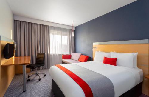 Redditch Hotel | Holiday Inn Express Birmingham Redditch by IHG