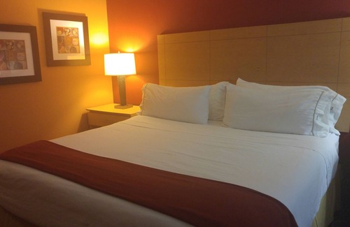 Cortland Hotel | Holiday Inn Express Cortland by IHG
