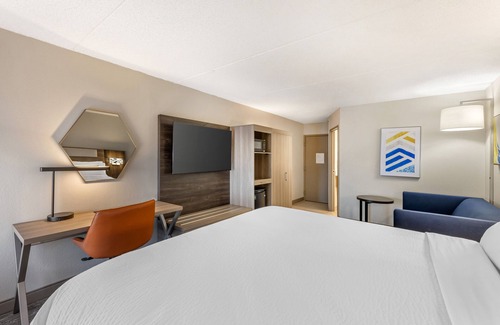 Crestwood Hotel | Holiday Inn Express Crestwood by IHG