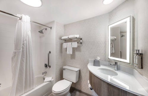 Crestwood Hotel | Holiday Inn Express Crestwood by IHG