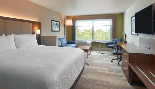 Doral Hotel | Holiday Inn Express Doral Miami by IHG