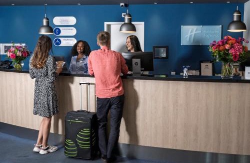 Cointrin Hotel | Holiday Inn Express Geneva Airport by IHG