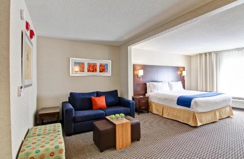 Richmond Hill Hotel | Holiday Inn Express Hotel & Suites Toronto - Markham by IHG