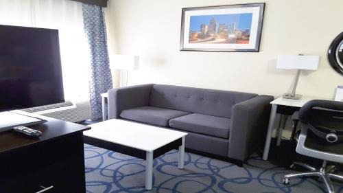 Lawrenceville Hotel | Holiday Inn Express Hotel & Suites Lawrenceville by IHG