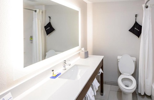 Hillsborough Hotel | Holiday Inn Express Hillsborough-Durham Area by IHG