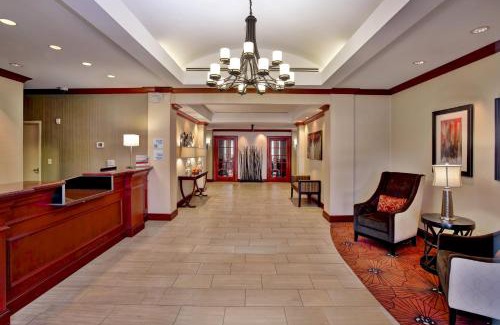 Alpine Center Hotel | Holiday Inn Express Hotel & Suites Grand Rapids-North by IHG