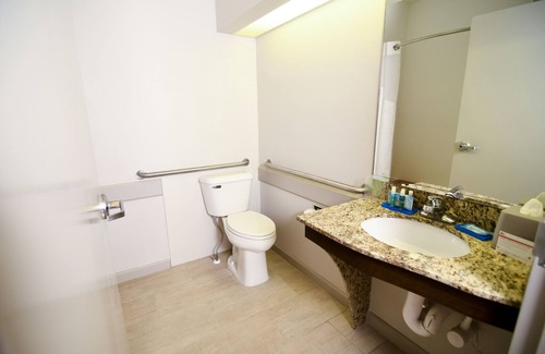 Gypsum Hotel | Holiday Inn Express Hotel & Stes Port Clinton-Catawba Island by IHG