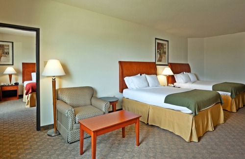 Fairfield Hotel | Holiday Inn Express Hotel & Suites Fairfield - North by IHG