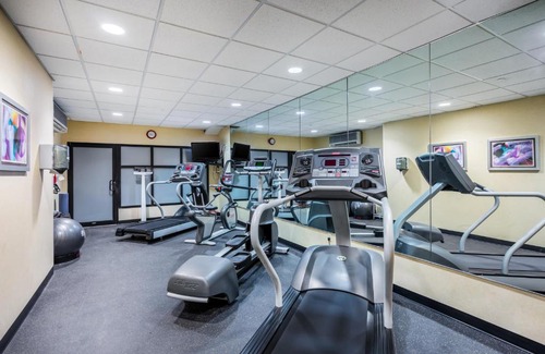 North East Hotel | Holiday Inn Express Hotel & Suites-North East by IHG