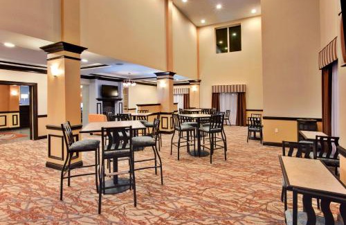 Hamburg Hotel | Holiday Inn Express Hotel & Suites Hamburg by IHG