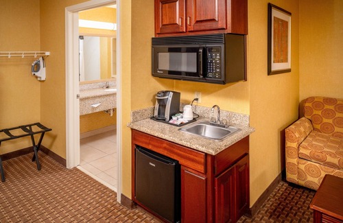 Bonnyman Hotel | Holiday Inn Express Hotel & Suites Hazard by IHG
