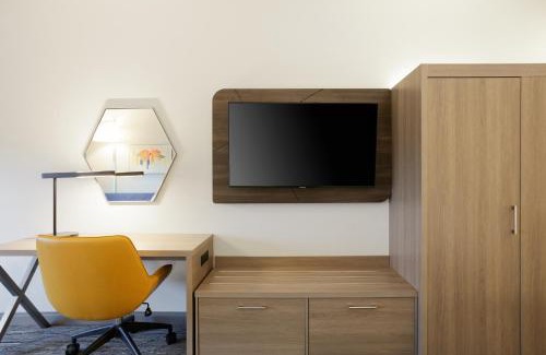 Sanford Hotel | Holiday Inn Express Hotel & Suites Sanford by IHG