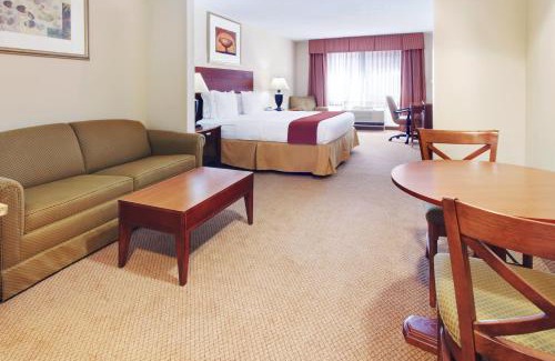 Canton Hotel | Holiday Inn Express Hotel & Suites Canton by IHG