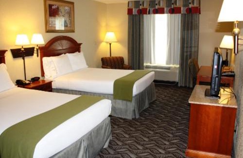 Lonoke Hotel | Holiday Inn Express Hotel & Suites Lonoke I-40 by IHG