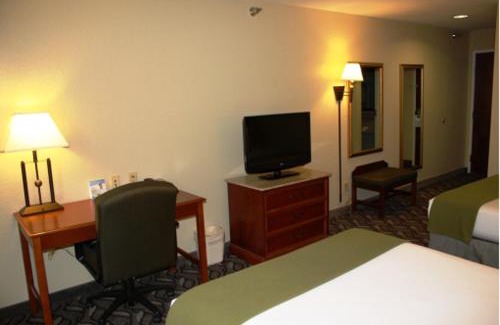 Lonoke Hotel | Holiday Inn Express Hotel & Suites Lonoke I-40 by IHG