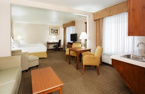 Marion Hotel | Holiday Inn Express Hotel & Suites Marion by IHG